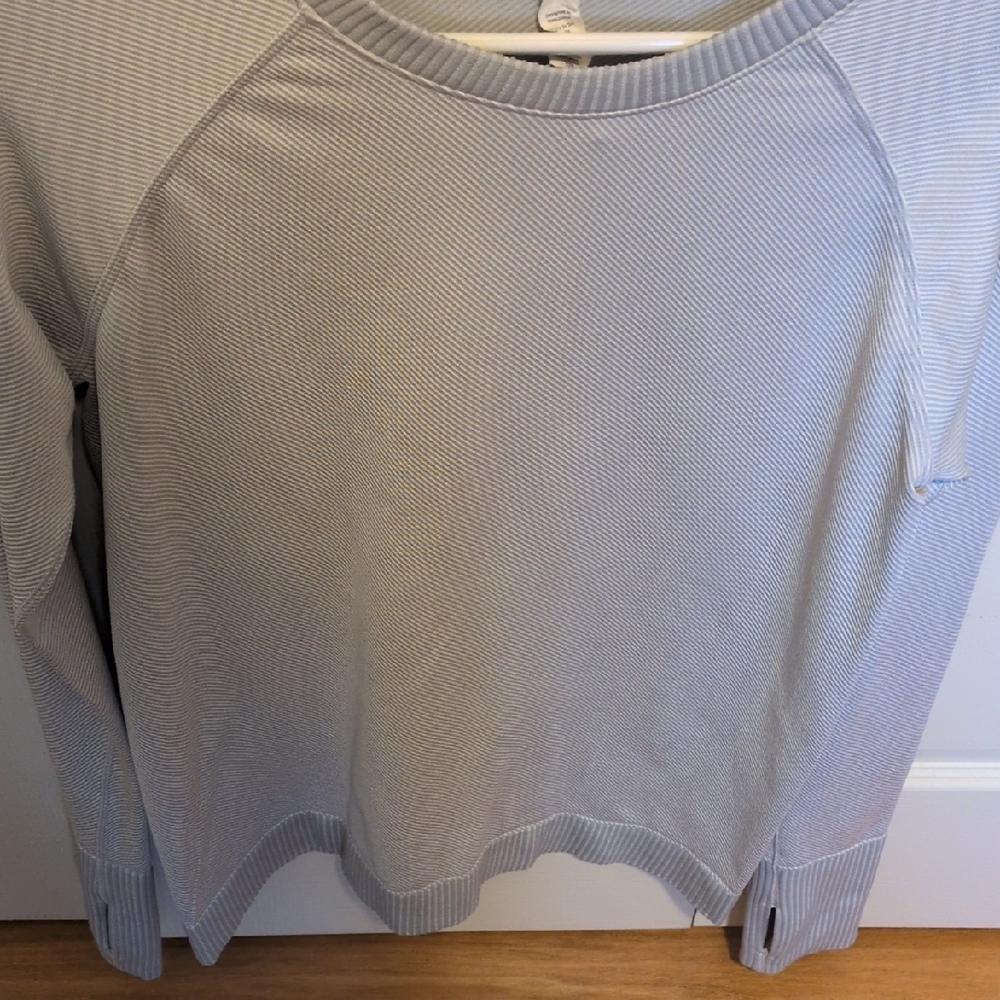 lululemon athletica Light Grey Long Sleeve.  Size 8